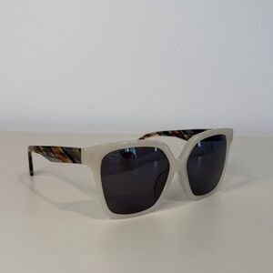 Stylish Cream Sunglasses with Tortoise Arms